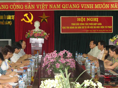 Quang cảnh buổi làm việc