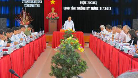 Quang cảnh Hội nghị UBND tỉnh thường kỳ tháng 9-2013 