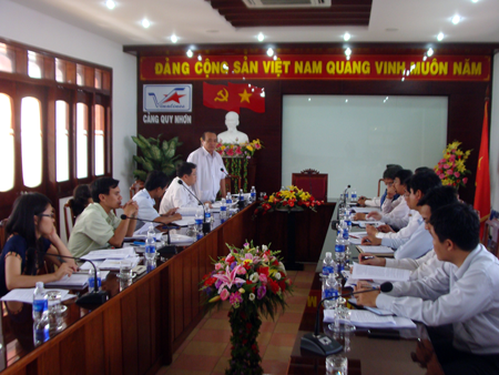 Quang cảnh buổi làm việc