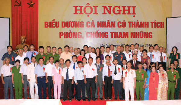 Một Hội nghị biểu dương cá nhân có thành tích phòng, chống tham nhũng