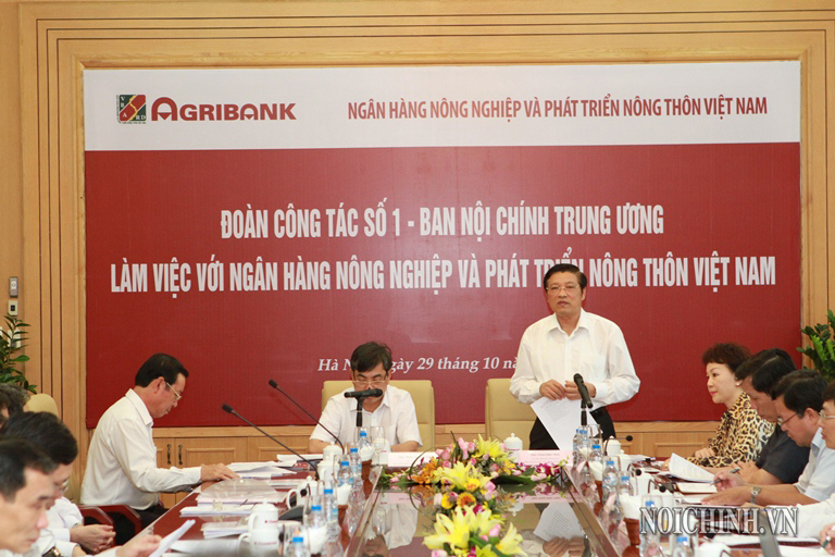 Đồng chí Phan Đình Trạc, Ủy viên Trung ương Đảng, Phó trưởng Ban Nội chính Trung ương, Trưởng đoàn công tác phát biểu tại buổi làm việc