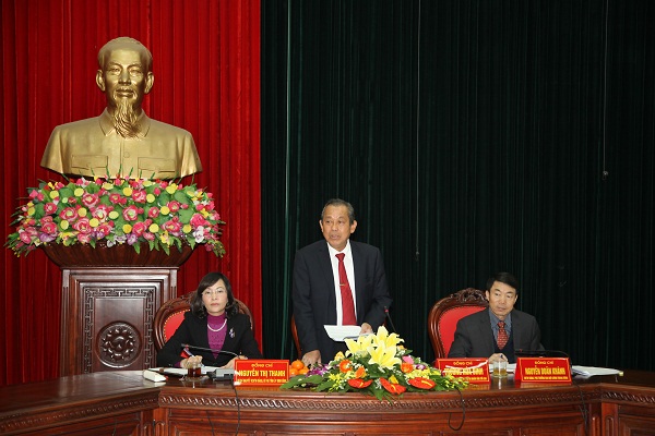 Đồng chí Trương Hòa Bình, Ủy viên Trung ương Đảng, Chánh án Tòa án nhân dân tối cao, Ủy viên Ban Chỉ đạo, Trưởng Đoàn công tác phát biểu kết luận buổi làm việc