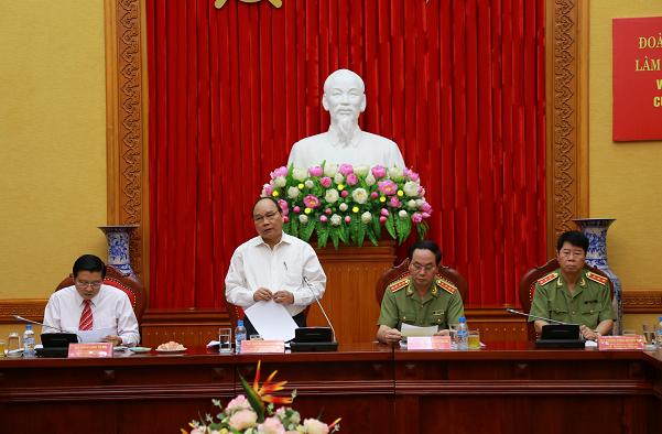 Đồng chí Nguyễn Xuân Phúc, Ủy viên Bộ Chính trị, Phó Thủ tướng Chính phủ, Phó trưởng Ban Chỉ đạo phát biểu tại buổi làm việc