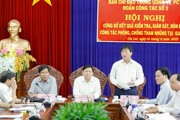 Đồng chí Phạm Anh Tuấn, Phó trưởng Ban Nội chính Trung ương trình bày dự thảo Báo cáo kết quả kiểm tra, giám sát, đôn đốc công tác PCTN tại tỉnh Gia Lai