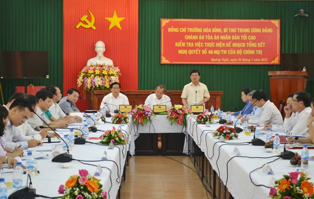 Đoàn công tác do Bí thư Trung ương Đảng- Chánh án Tòa án nhân dân tối cao Trương Hòa Bình làm Trưởng đoàn kiểm  tra việc thực hiện kế hoạch tổng kết Nghị quyết 48 tại Quảng Ngãi (tháng 7-2015)