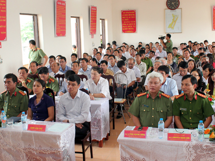 Các đại biểu dự Tọa đàm về công tác bảo đảm an ninh trật tự tỉnh Ninh Bình