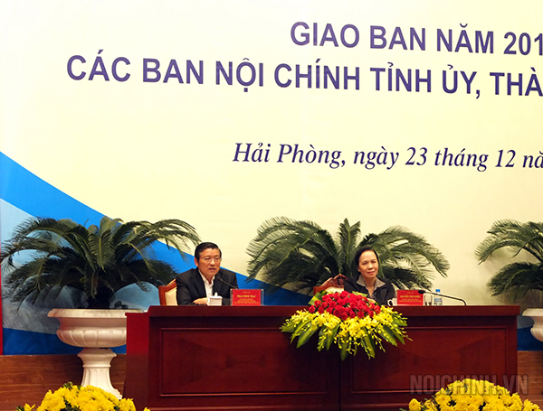 Đồng chí Phan Đình Trạc, Ủy viên Trung ương Đảng, Trưởng Ban Nội chính Trung ương, Phó Trưởng ban Thường trực Ban Chỉ đạo Trung ương về phòng, chống tham nhũng và đồng chí Nguyễn Thị Nghĩa, Phó Bí thư Thường trực, Trưởng Đoàn đại biểu Quốc hội thành phố Hải Phòng chủ trì Hội nghị