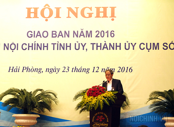 Đồng chí Đoàn Văn Hùng, Ủy viên Ban thường vụ, Trưởng Ban Nội chính Tỉnh ủy Nam Định phát biểu tại Hội nghị