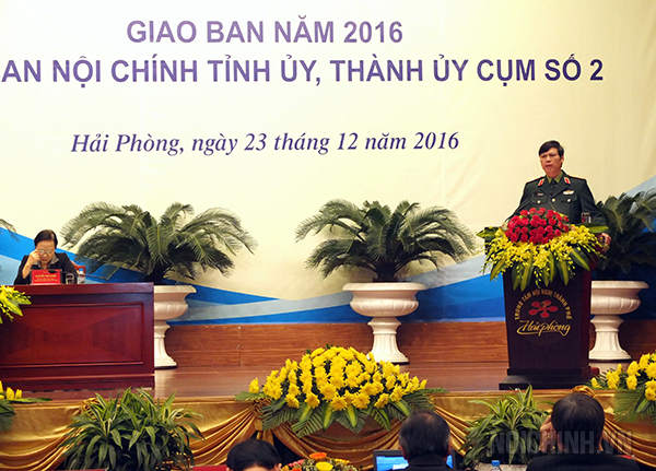 Thiếu tướng Nguyễn Thanh Hải, Phó Chính ủy Quân khu 3 phát biểu tại Hội nghị