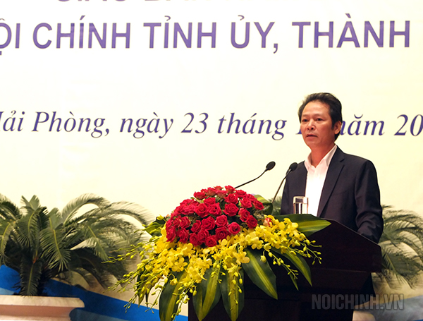 Đồng chí Nguyễn Văn Thơ, Phó trưởng Ban Nội chính Tỉnh ủy Hưng Yên phát biểu tại Hội nghị