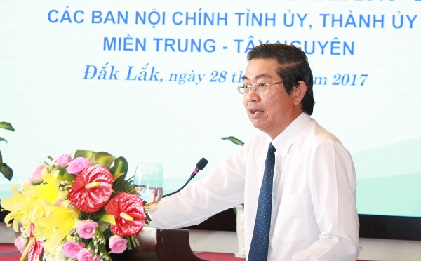 Đồng chí Võ Văn Dũng, Ủy viên Trung ương Đảng, Phó Trưởng ban Thường trực Ban Nội chính Trung ương phát biểu tại Hội nghị