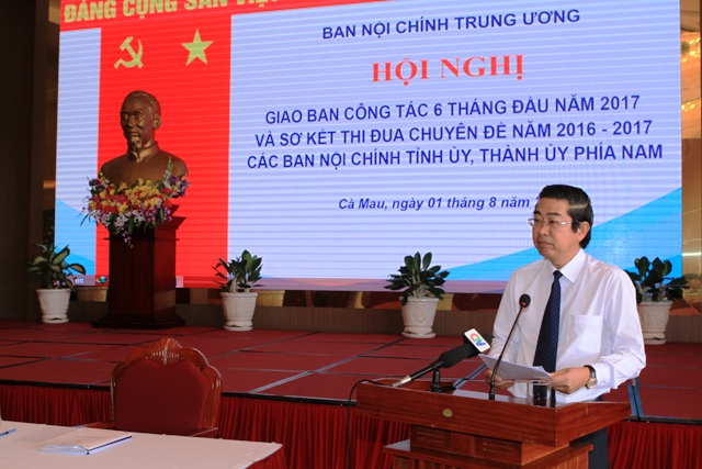 Đồng chí Võ Văn Dũng, Ủy viên Trung ương Đảng, Phó Trưởng ban Thường trực Ban Nội chính Trung ương phát biểu tại Hội nghị