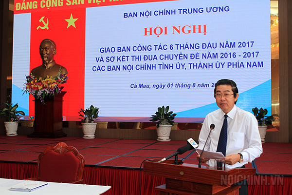 Đồng chí Võ Văn Dũng, Ủy viên Trung ương Đảng, Phó Trưởng ban Thường trực Ban Nội chính Trung ương phát biểu tại Hội nghị