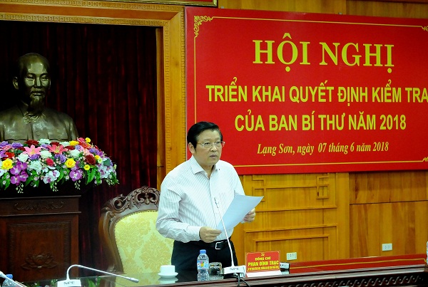 Đồng chí Phan Đình Trạc, Bí thư Trung ương Đảng, Trưởng Ban Nội chính Trung ương, Phó Trưởng ban Thường trực Ban Chỉ đạo Trung ương về phòng, chống tham nhũng, Trưởng Đoàn kiểm tra phát biểu tại Hội nghị