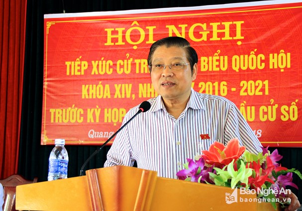 Đồng chí Phan Đình Trạc, Bí thư Trung ương Đảng, Trưởng Ban Nội chính Trung ương, Phó Trưởng ban Thường trực Ban Chỉ đạo Trung ương về phòng, chống tham nhũng; Phó Trưởng ban Thường trực Ban Chỉ đạo Cải cách tư pháp Trung ương phát biểu tại buổi tiếp xúc cử tri