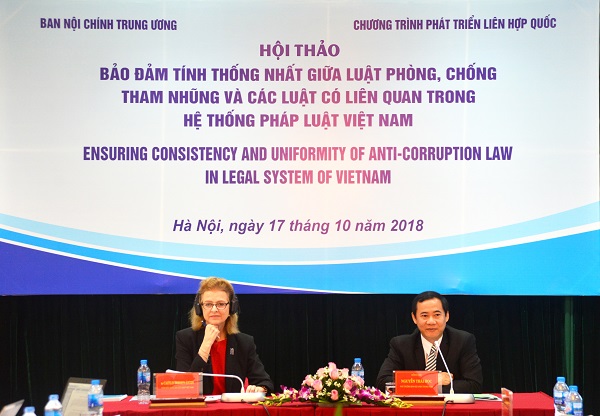 Đồng chí Nguyễn Thái Học, Phó trưởng Ban Nội chính Trung ương, Ủy viên Ban Chỉ đạo Cải cách tư pháp Trung ương; Bà Caitlin Wiesen-Antin, Giám đốc Chương trình phát triển Liên Hợp quốc tại Việt Nam chủ trì Hội thảo