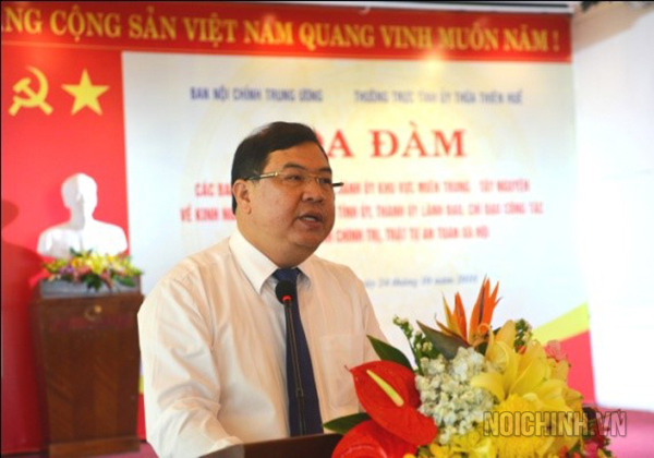 Đồng chí Phạm Gia Túc, Phó trưởng Ban Nội chính Trung ương phát biểu tại buổi Tọa đàm