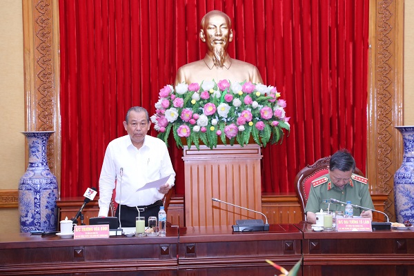 Đồng chí Trương Hòa Bình, Ủy viên Bộ Chính trị, Phó Thủ tướng Thường trực Chính phủ, Phó trưởng Ban Chỉ đạo Trung ương về PCTN phát biểu tại Hội nghị