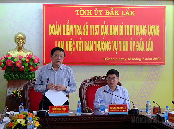 Đồng chí Phan Đình Trạc, Bí thư Trung ương Đảng, Trưởng Ban Nội chính Trung ương, Phó Trưởng ban Thường trực Ban Chỉ đạo Trung ương về phòng, chống tham nhũng, Phó Trưởng ban Thường trực Ban Chỉ đạo Cải cách tư pháp Trung ương phát biểu kết luận buổi làm việc 