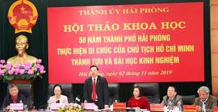 Các đại biểu chủ trì Hội thảo 