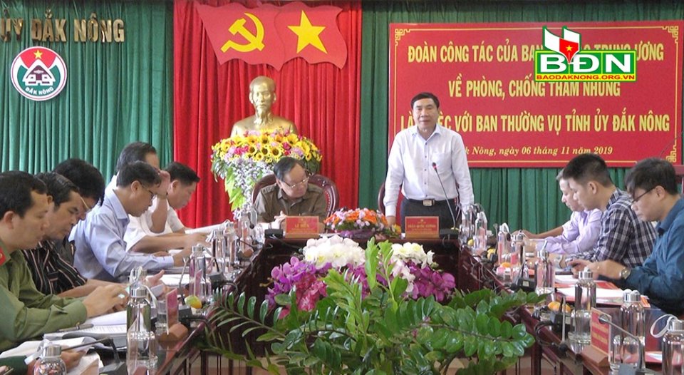 Đồng chí Trần Quốc Cường, Ủy viên Trung ương Đảng, Phó trưởng Ban Nội chính Trung ương, Phó trưởng Đoàn công tác thông báo một số nội dung làm việc của Đoàn công tác