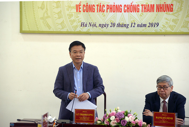 Đồng chí Lê Thành Long, Ủy viên Trung ương Đảng, Bộ trưởng Bộ Tư pháp, Ủy viên Ban Chỉ đạo Trung ương về phòng, chống tham nhũng phát biểu tại buổi làm việc