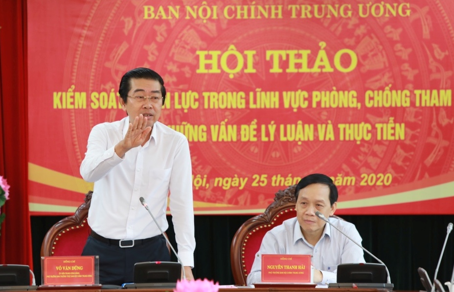 Đồng chí Võ Văn Dũng, Uỷ viên Trung ương Đảng, Phó trưởng Ban Thường trực Ban Nội chính Trung ương, Uỷ viên Ban Chỉ đạo Trung ương về PCTN phát biểu tại Hội thảo