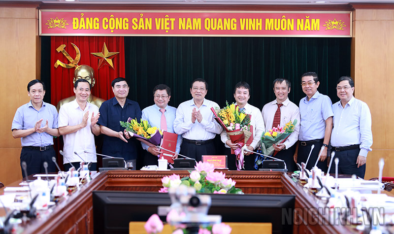 Lãnh đạo Ban Nội chính Trunng ương chúc mừng các đồng chí được điều động, bổ nhiệm