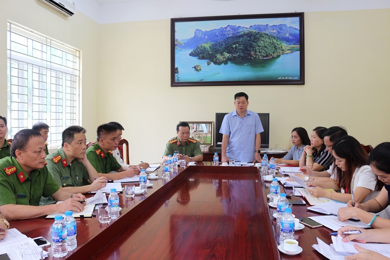 Đồng chí Hoàng Duy Chinh, Phó Bí thư Thường trực Tỉnh ủy, Trưởng Đoàn đại biểu Quốc hội tỉnh Bắc Kạn cùng Đoàn công tác giám sát việc chấp hành pháp luật trong công tác tạm giữ, tạm giam tại Trại Tạm giam Công an tỉnh Bắc Kạn (tháng 8/2020)