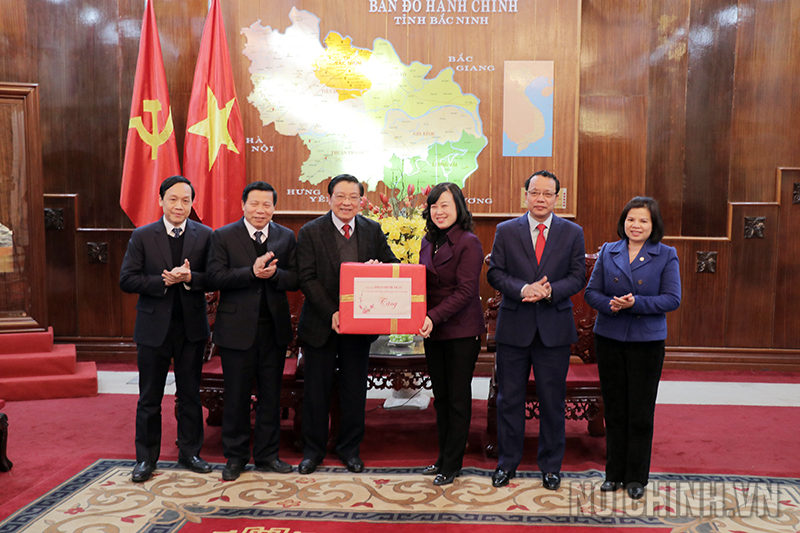 Đồng chí Phan Đình Trạc, Bí thư Trung ương Đảng, Trưởng Ban Nội chính Trung ương chúc Tết Thường trực Tỉnh ủy Bắc Ninh