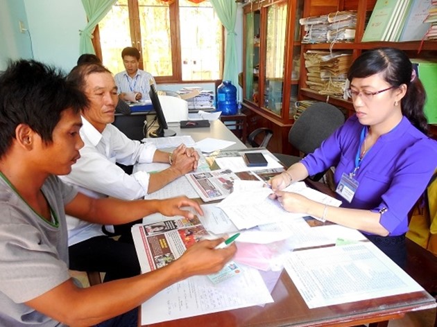 Cán bộ ở cơ sở chú trọng hướng dẫn, giải thích khi tiếp dân sẽ giúp hạn chế phát sinh KN,TC. Ảnh minh họa: Nguyễn Văn Trang/http://baobinhdinh.vn