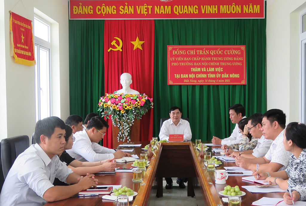 Quang cảnh buổi làm việc