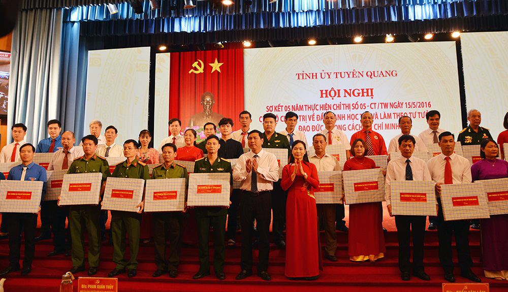 Tuyên Quang vinh danh 197 tập thể, cá nhân điển hình trong học tập và làm theo tư tưởng, đạo đức, phong cách Hồ Chí Minh