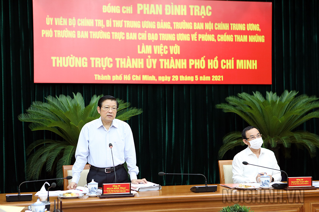 Đồng chí Phan Đình Trạc, Ủy viên Bộ Chính trị, Bí thư Trung ương Đảng, Trưởng Ban Nội chính Trung ương, Phó Trưởng ban Thường trực Ban Chỉ đạo Trung ương về phòng, chống tham nhũng phát biểu tại buổi làm việc