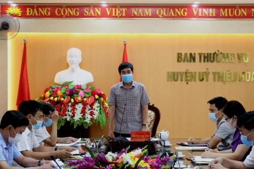 Đồng chí Nguyễn Ngọc Tiến, Ủy viên Ban Thường vụ, Trưởng ban Nội chính Tỉnh ủy Thanh Hóa phát biểu tại buổi làm việc với Ban Thường vụ Huyện ủy Thiệu Hóa (tháng 5/2021)