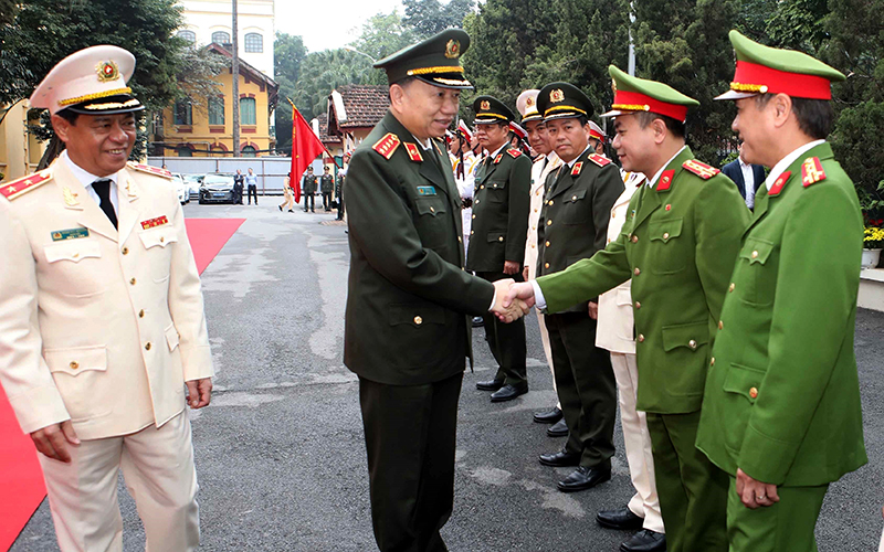 Bộ trưởng Công an Tô Lâm thăm, làm việc với lãnh đạo Công an TP Hà Nội. Ảnh TTXVN