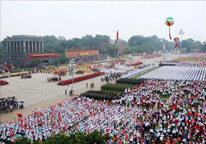 76 năm đã qua, tinh thần của Cách mạng Tháng Tám, chân lý của Chủ tịch Hồ Chí Minh: “Không có gì quý hơn độc lập, tự do” vẫn luôn ngời sáng trong sự nghiệp đấu tranh giành độc lập, thống nhất, bảo vệ và thực hiện thắng lợi công cuộc xây dựng một nước Việt Nam hòa bình, thống nhất, độc lập, dân chủ và giàu mạnh của toàn dân tộc dưới sự lãnh đạo của Đảng Cộng sản Việt Nam quang vinh. Ảnh: Nhan Sáng/TTXVN