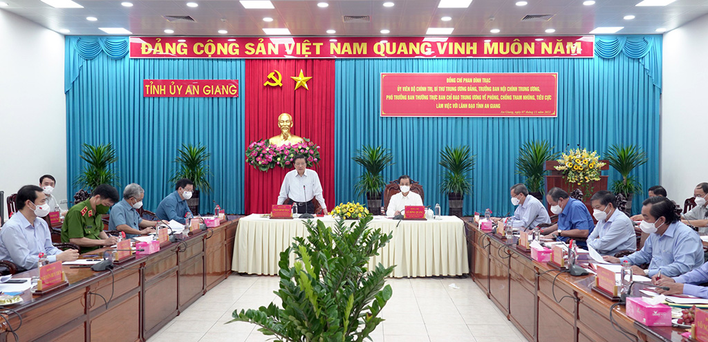 Quang cảnh buổi làm việc