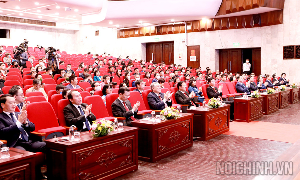 Các đồng chí lãnh đạo dự Lễ trao Giải báo chí toàn quốc phòng, chống tham nhũng, tiêu cực lần thứ ba