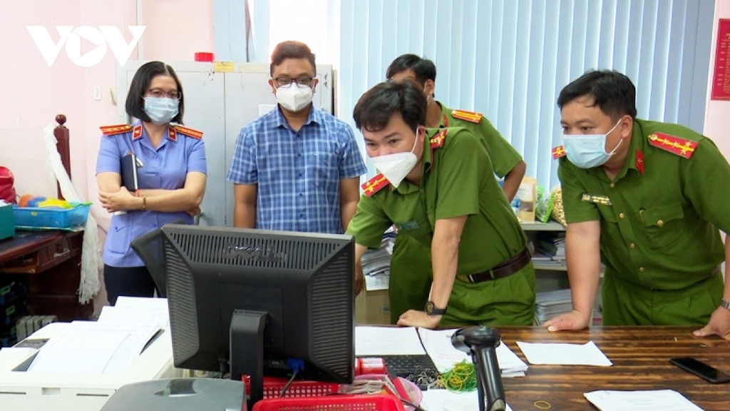 Cơ quan Cảnh sát điều tra Công an tỉnh An Giang khởi tố, bắt tạm giam bị can về tội “Tham ô tài sản” xảy ra tại Ngân hàng Nông nghiệp và Phát triển Nông thôn chi nhánh huyện Châu Phú, tỉnh An Giang