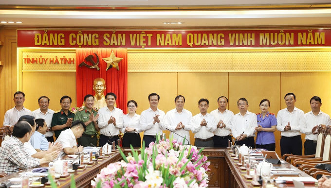 Các thành viên Ban Chỉ đạo phòng, chống tham nhũng, tiêu cực tỉnh Hà Tĩnh.