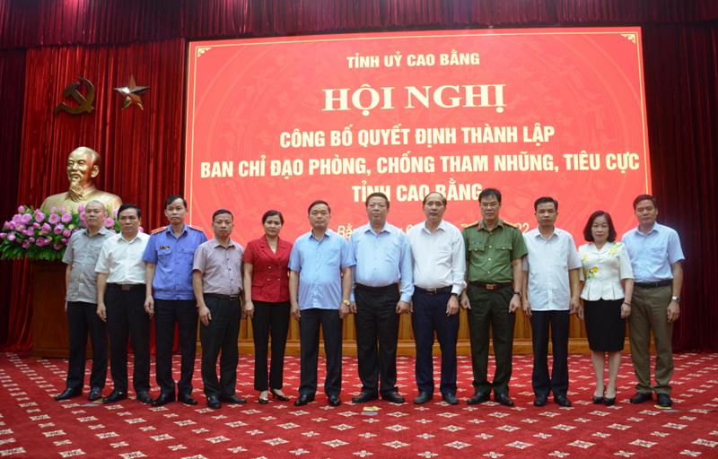 Các thành viên Ban Chỉ đạo phòng, chống tham nhũng, tiêu cực tỉnh Cao Bằng