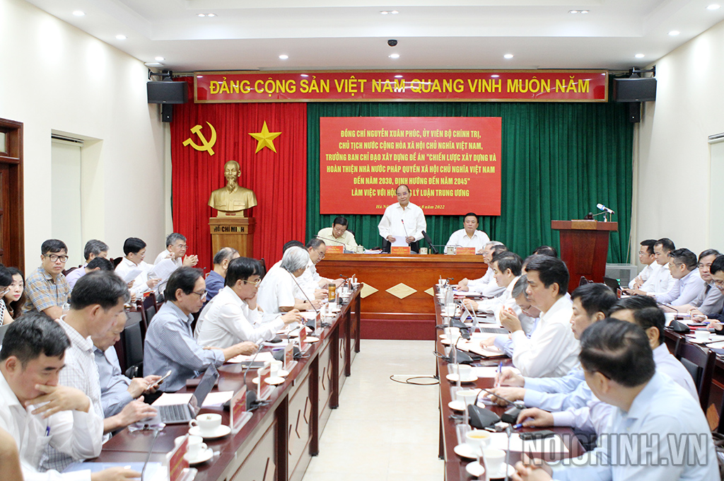 Quang cảnh buổi làm việc