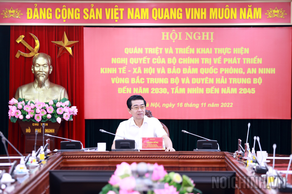 Đồng chí Võ Văn Dũng, Ủy viên Trung ương Đảng, Phó Trưởng ban Thường trực Ban Nội chính Trung ương chủ trì tại điểm cầu Ban Nội chính Trung ương