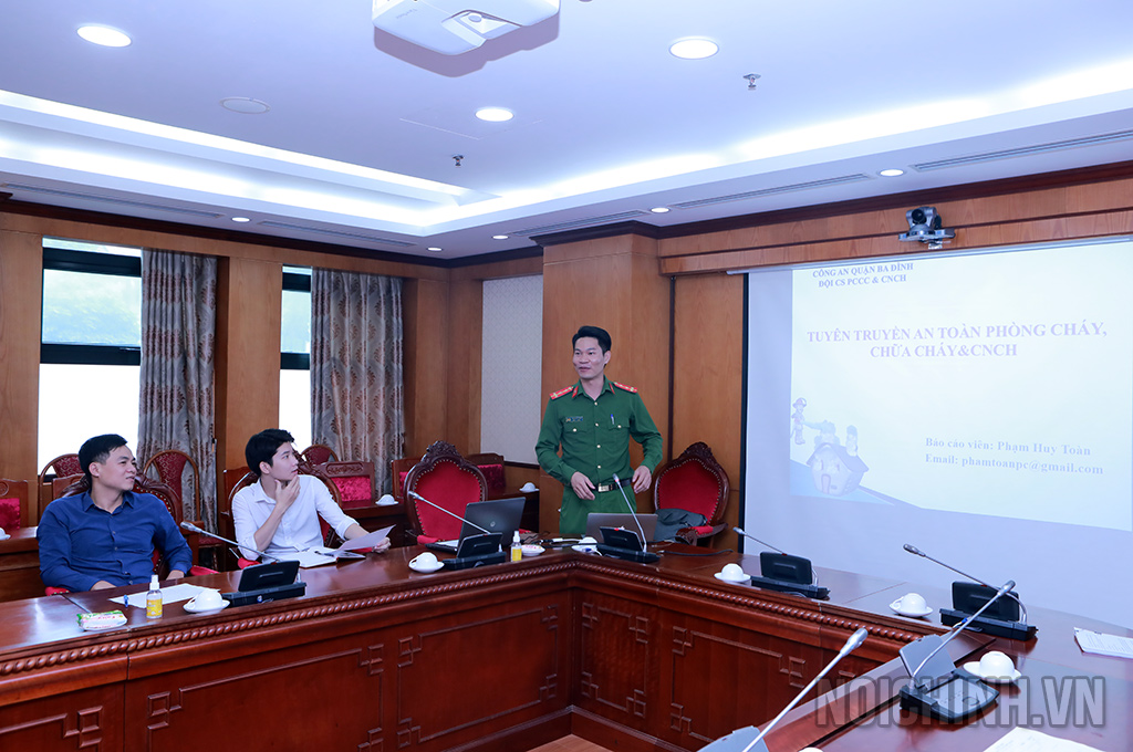 Đại úy Phạm Huy Toàn, Trường Đại học phòng cháy và chữa cháy, Bộ Công an truyền đạt phần lý thuyết tại buổi tập huấn