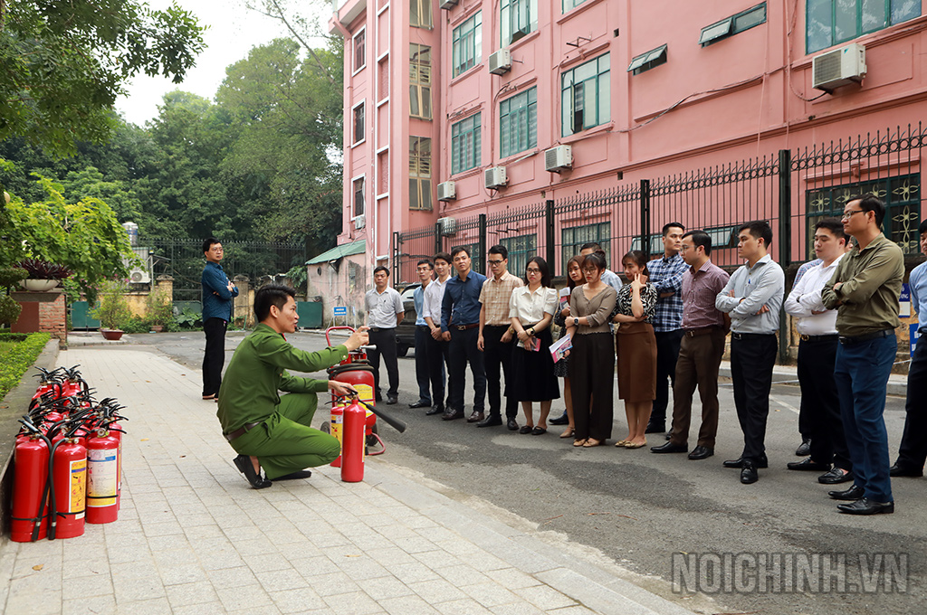 Đại úy Phạm Huy Toàn, Trường Đại học phòng cháy và chữa cháy, Bộ Công an hướng dẫn phần thực hành