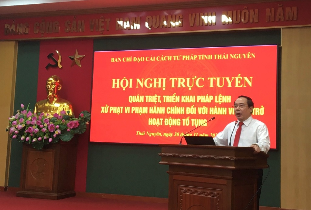 Tiến sĩ Nguyễn Văn Điệp, nguyên Phó Giám đốc Học viện Tòa án - Báo cáo viên Hội nghị