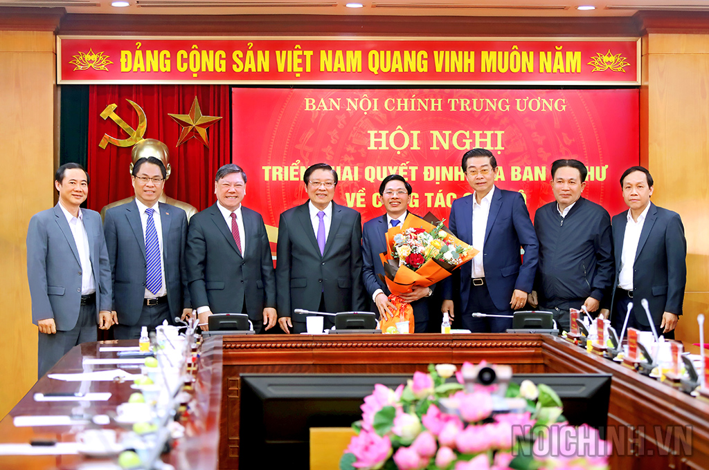 ãnh đạo Ban Nội chính Trung ương, Ủy ban kiểm tra Trung ương và Ban Tổ chức Trung ương chúc mừng đồng chí Đặng Văn Dũng