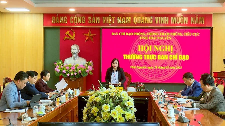 Đồng chí Nguyễn Thanh Hải, Ủy viên Trung ương Đảng, Bí thư Tỉnh ủy, Trưởng Đoàn đại biểu Quốc hội tỉnh, Trưởng Ban Chỉ đạo phòng, chống tham nhũng, tiêu cực tỉnh phát biểu tại Phiên họp