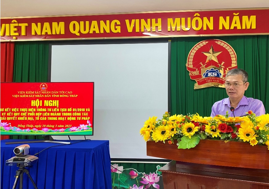 Đồng chí Đinh Văn Dũng, Ủy viên Ban Thường vụ Tỉnh ủy, Trưởng Ban Nội chính Tỉnh ủy phát biểu tại Hội nghị